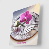 絶妙なピンクオーキッドレストオンシルバープレート スクエア壁時計 (傾斜)