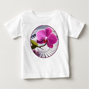 絶妙なピンクオーキッドレストオンシルバープレート ベビーTシャツ