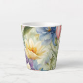 絶妙な洗練された春の花。絵画の カフェラテマグ (正面)