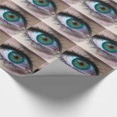 絶妙な緑色の目のクローズアップ超現実的な写真ギフト ラッピングペーパー (角)