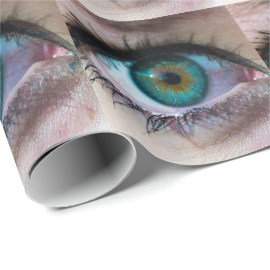 絶妙な緑色の目のクローズアップ超現実的な写真ギフト ラッピングペーパー (ロールコーナー)