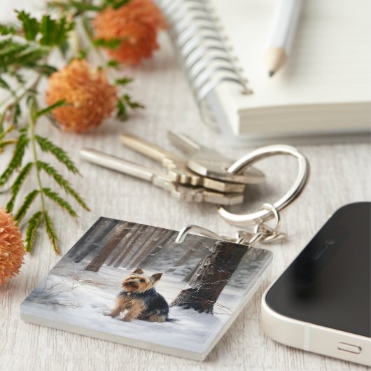 絹のようなテリアが雪のクリスマスを許した キーホルダー (正面右)