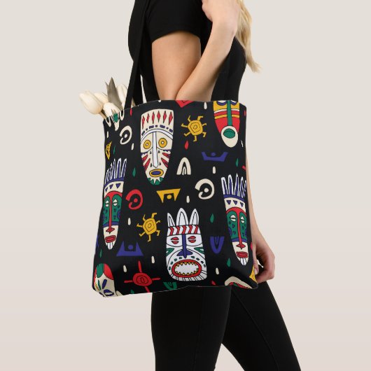 継ぎ目のないパターンのアフリカの部族のマスク トートバッグ (クローズアップ)