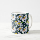 継ぎ目のない大きなカモミールの花柄、花びら  コーヒーマグカップ (正面右)