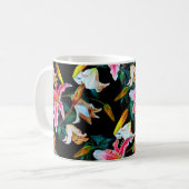 継ぎ目のない花柄。白とピンクのユリ  コーヒーマグカップ (正面左)