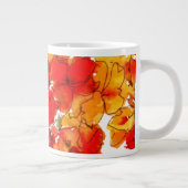 緋色とオレンジ色の水の色の白の花 ジャンボコーヒーマグカップ (右)