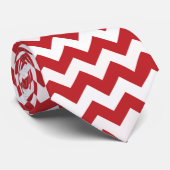 緋色の赤と白シェブロンストライプ ネクタイ (ロール)