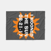 総日食私によっては日曜日がうろつきました フリースブランケット (正面(横))