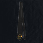 総日食2019年7月2日南アメリカ ネクタイ<br><div class="desc">2019年7月2日に起こる素晴らしい南アフリカの総日食の準備をして下さい。 このクールなネクタイは都市、国またはあなた自身のカスタムな文字とカスタマイズことができます。  容易に上および底文字を変えて下さい。 設計特微オレンジ色の輝きを用いる太陽を覆う月の暗いシルエット。 全体の道-チリ、アルゼンチン、等で住んでいるか、宇宙に興味を起こさせられるあなたのお気に入りのな食ファンにまたは見るそれらのための完全な記念品はまたは、天文学者、星の取締官またはそれら宇宙および宇宙与えます。</div>