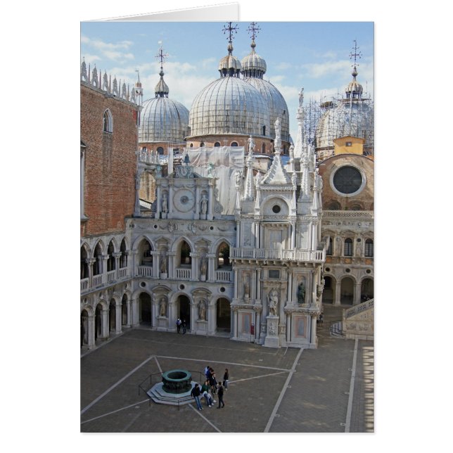 総督の宮殿の中庭 (正面)