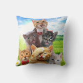 緑おもしろい野で子猫 クッション (裏面)