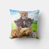 緑おもしろい野で子猫 クッション (正面)