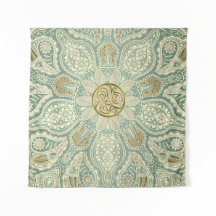 緑および金ゴールドのケルト人のTriskeleの曼荼羅のタペストリー