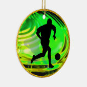 緑および金ゴールドの球を蹴ること セラミックオーナメント (右)