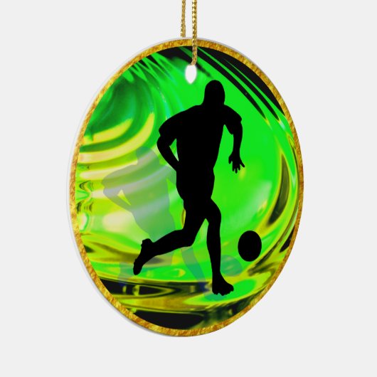 緑および金ゴールドの球を蹴ること セラミックオーナメント (右)