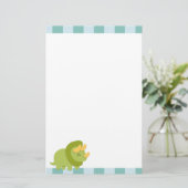 緑および黄色のトリケラトプスのかわいいの漫画 便箋 (スタンド正面)