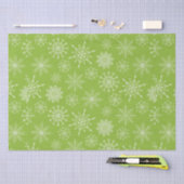 緑かわいらし白い雪の結晶クリスマスプレゼント 薄葉紙 (クラフト)