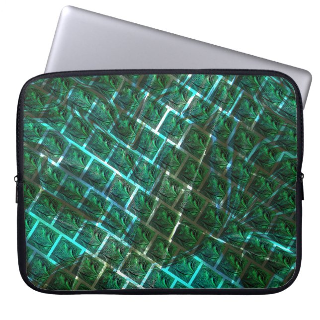 「緑がかった額縁の目」、スクラッチ、青いグレーチング ラップトップスリーブ (正面)