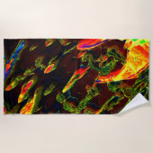 緑が火の上で排出 ビーチタオル (正面)