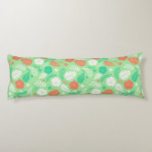 緑とオレンジの熱帯の葉のパターン ボディピロー (裏面)