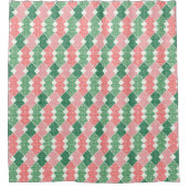 緑とサンゴの対角線パターンのシェード シャワーカーテン (正面)