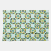 緑とティール（緑がかった色）のモダン幾何学的な花模様 キッチンタオル (横)