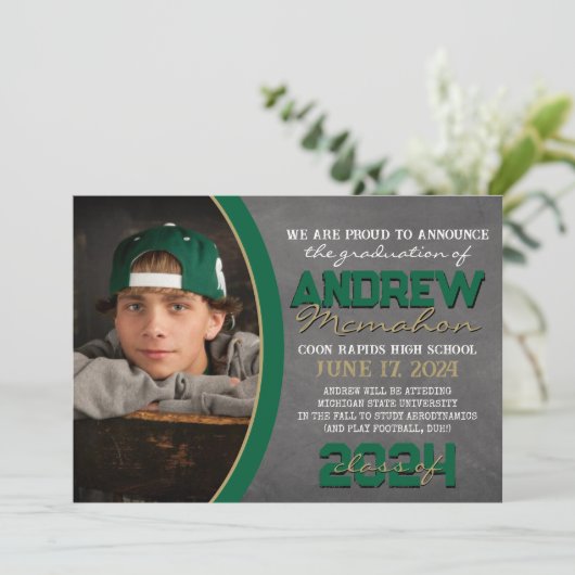 緑とブロンズの黒板の卒業発表 招待状 (スタンド正面)