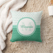 緑とモダン白の水玉模様モノグラム クッション (ブランケット)