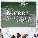 緑と明メリーるい雪片クリスマス キッチンタオル<br><div class="desc">緑と明るい雪魅力的片クリスマスホリデーキッチンタオルと一緒にメリーあなたのキッチンにtouchを追加する。キッチンタオルデザインは、挨拶と明るいメリーフォントと柔らモダンかな白いオーバーレイで雪の結晶を落とす。このデザインで利用可能な追加のギフトと休日のアイテム。</div>