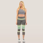 緑と灰色の抽象芸術ストライプ カプリレギンス (正面)