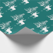 緑と白に様式化された木を持つ白い鹿 ラッピングペーパー (角)