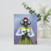 緑と白のドレスを着た女性とガスマスク ポストカード (スタンド正面)