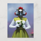 緑と白のドレスを着た女性とガスマスク ポストカード (正面)