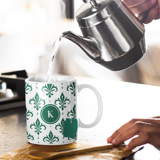 緑と白のフルーアデリスのシームレスなパターン ツートーンマグカップ