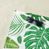 緑と白の熱帯の葉柄 ビーチタオル (インサイチュ)