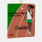 緑と白の黒髪のトラックとフィールドガール セラミックオーナメント (右)