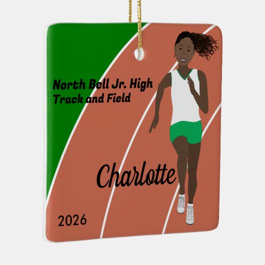 緑と白の黒髪のトラックとフィールドガール セラミックオーナメント (右)