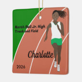 緑と白の黒髪のトラックとフィールドガール セラミックオーナメント (左)