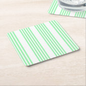 緑と白の5つのストライプパターン スクエアペーパーコースター (アングル)