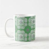 緑と白スクロールメダリオンマグ コーヒーマグカップ (左)