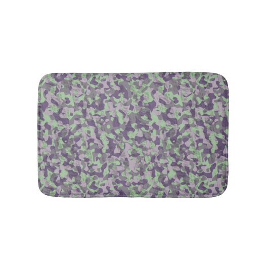 緑と紫のカモフラージュ抽象画 バスマット (正面)