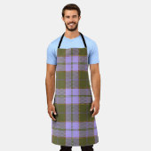 緑と紫のタータンチェックプレイドスコティッシュシームレスパ エプロン (着用した状態)