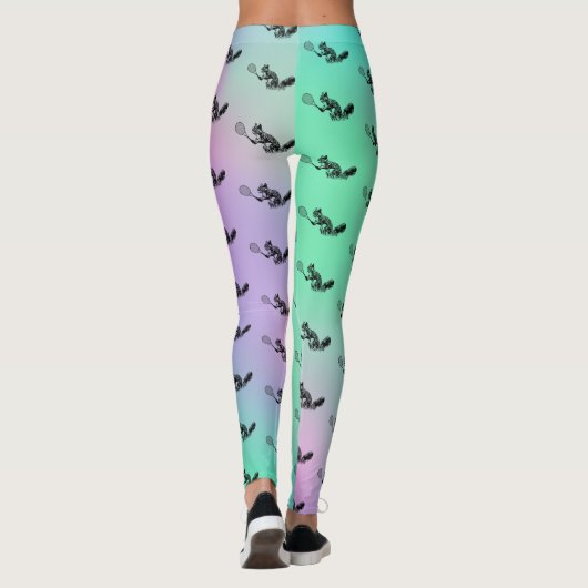 緑と紫のリスのテニスプレーヤーパターン レギンス (裏面)