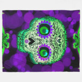 緑と紫の発光する砂糖のドクロ ハロウィン フリースブランケット (正面(横))