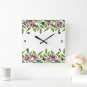 緑と紫の花を持つ水色のガーランド スクエア壁時計 (ホーム)