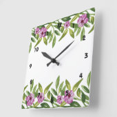 緑と紫の花を持つ水色のガーランド スクエア壁時計 (傾斜)
