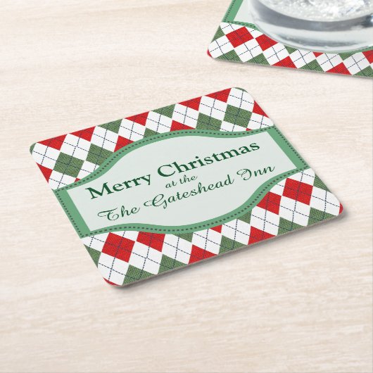 緑と赤のクアーガイルリスマパーソナライズされたス スクエアペーパーコースター (アングル)