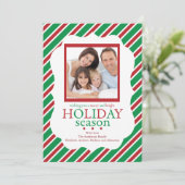 緑と赤のストライプ フェスティブ ホリデー フォト カード (スタンド正面)