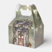 緑と赤の実で飾られたドアのライトクリスマス フェイバーボックス (裏面サイド)