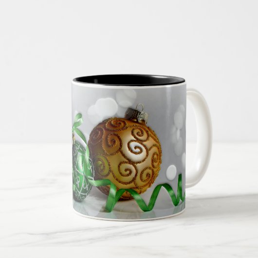 緑と金ゴールドのクリスマスオーナメント ツートーンマグカップ (正面右)